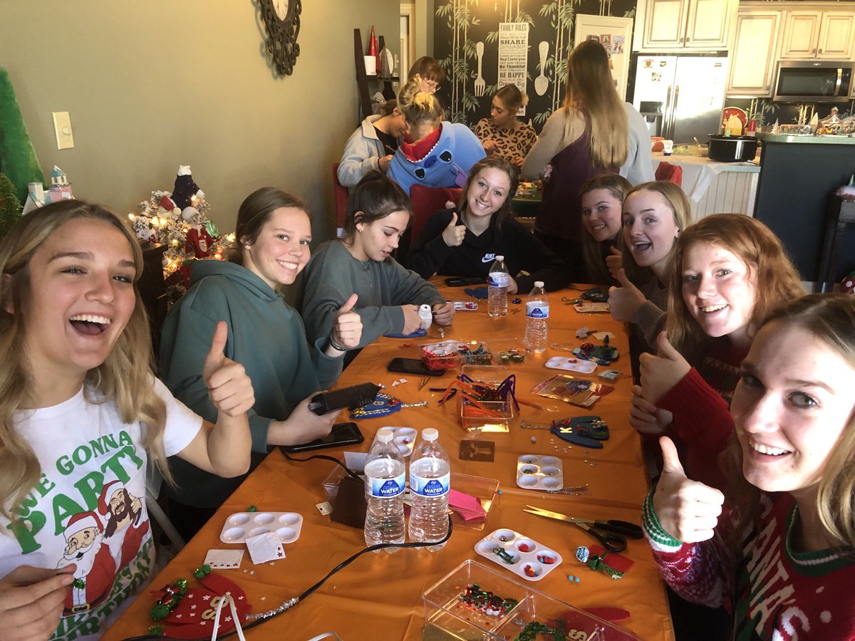 NBGirlsBB's tweet photo. HOW BOUT THESE LADYCAT HOOPERS/UGLY SWEATER ORNAMENT MAKERS!!! WHAT A FUN BUNCH!!!! https://t.co/5KZ06ZLQlx