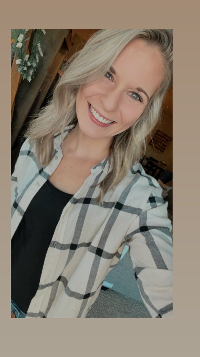 oops_itsmol's tweet image. Made it to a quarter of a century. Here’s to year 25 🥂🎉 #old