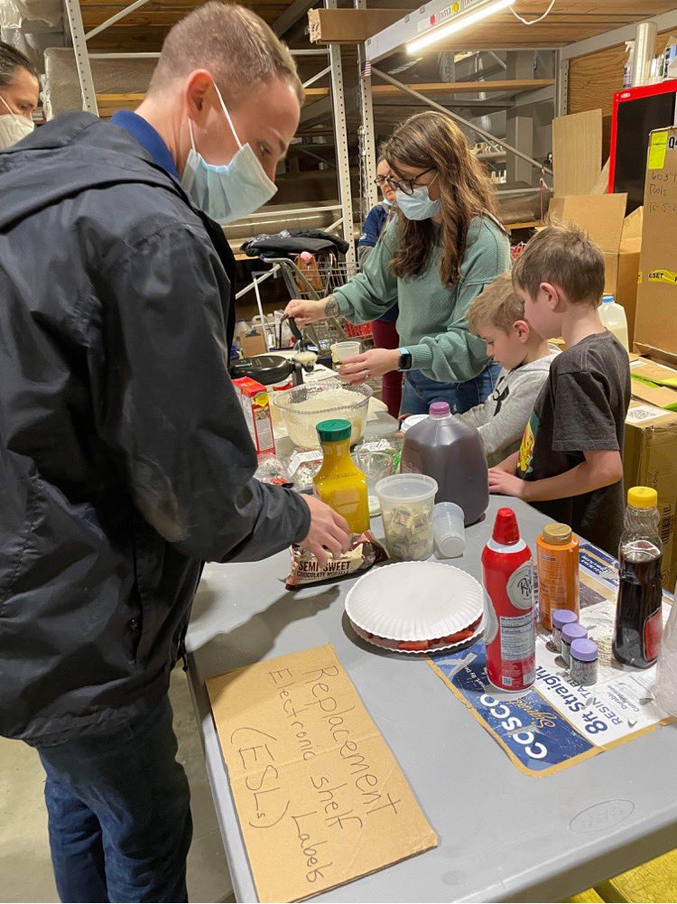 The team enjoying their Christmas waffles 🧇 🎄♥️🎅#waynesboropa #lowes2228 #mst #christmas #blueshirts