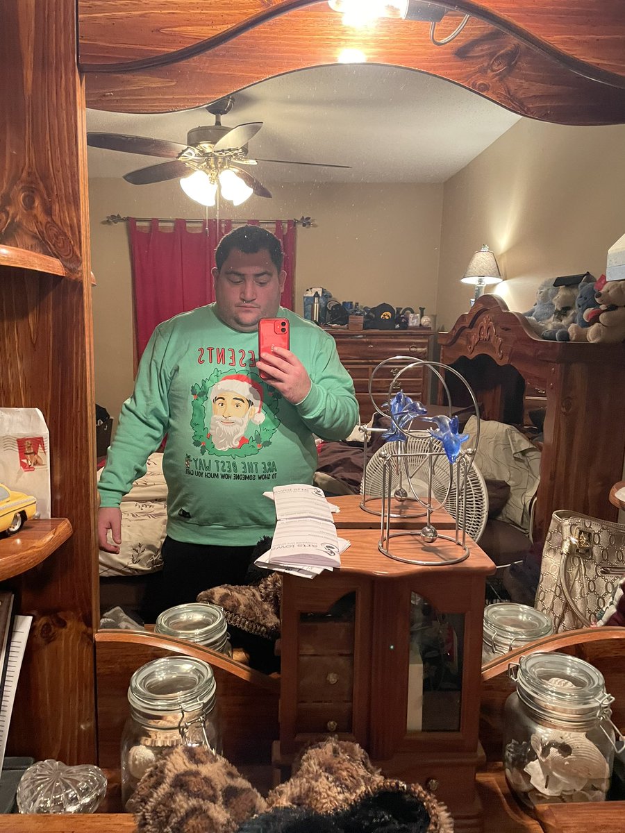 ZachTakes's tweet photo. Thanks @theculturefly for todays shirt choice. #OfficeBox https://t.co/RkpumjquPA