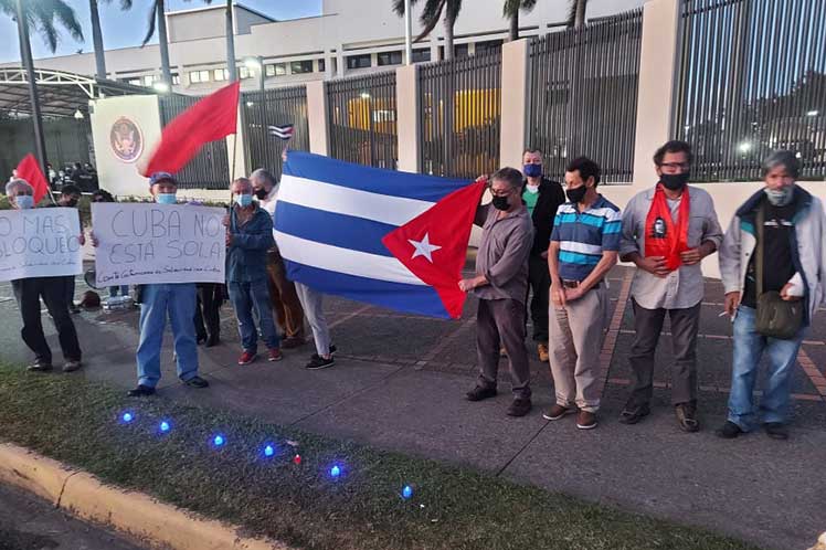 Exigen en Costa Rica fin del bloqueo de EEUU contra Cuba
prensa-latina.cu/2021/12/23/exi…