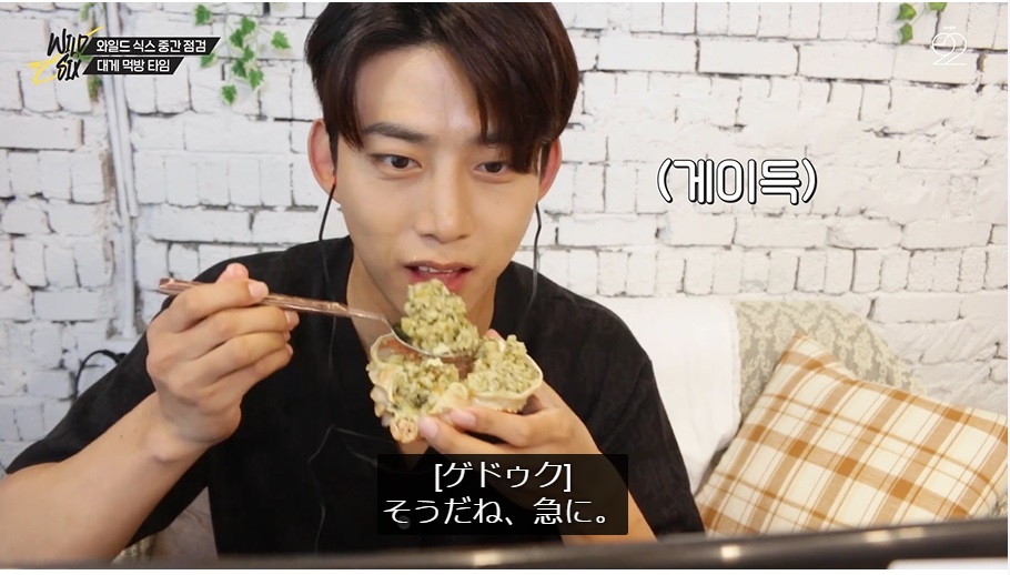 Yeltaec17's tweet photo. 💚Day 24💚
Fav taec mukbang!
今年テクペンになってから見たV LIVE。
JUN.Kさんリクエストのズワイガニを遠慮なく美味しそうに食べるテクさんが可愛いし、
カニの食べ方がキレイだったの覚えてる。
#1taecaday in #Teacember #옥택연
#TAECYEON #テギョン #2PM https://t.co/ouX88ENLfR