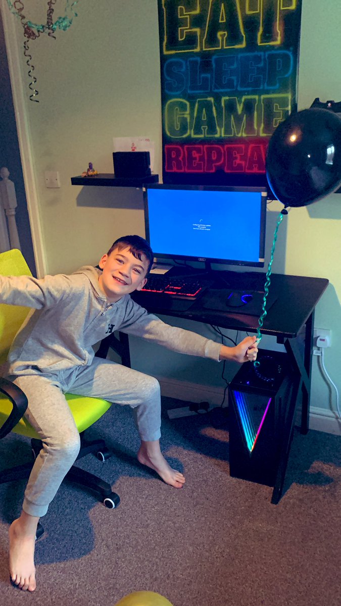 DeeDeeM84's tweet photo. Happy birthday to my angel boy 💙 Harrison you really are a dream and I love you endlessly xx happy birthday Son, we are so very proud of you 😊❤️ #Big13 #Teenager #ImFeelingOld @arnie_4 https://t.co/Ikqj9VpFbk
