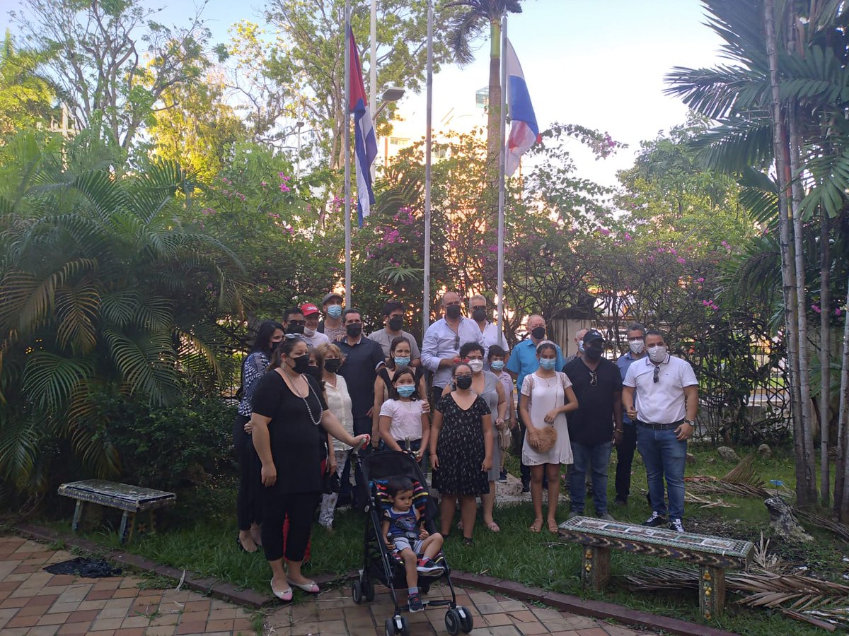 Residentes cubanos en Panamá rechazan bloqueo de EEUU contra la isla
prensa-latina.cu/2021/12/23/res…