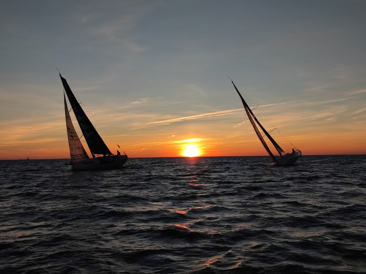 skipperlyonnais's tweet photo. Comment Robin prépare t'il Noël ?? 🧑‍🎄⛄
Et oui évidemment c'est sur son bateau que ça se passe 🤣 et c'est comme ça qu'il est heureux ! ⛵
Entraînement d'hiver en image et joyeuses fêtes à tous ✨🌲
@PulveJulien @MCMA_Officiel @smwautoblok @BLBtransfert https://t.co/h8XLY6prAQ