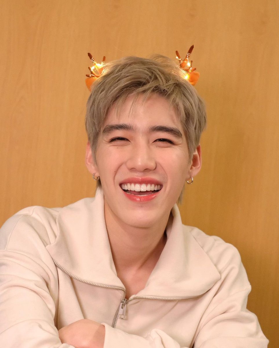 เหมือนเด็กฝรั่งเลยอ่ะ  (˶‾᷄ ⁻̫ ‾᷅˵)♥︎︎
เรนเดียร์น้อยน่ารักที่ซู๊ดดดด

23/12/2021 🌷💜 #BomiGoldxPPkritt