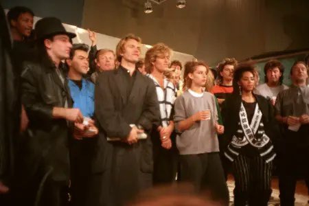 Z95BuenosAires's tweet image. Last Christmas estuvo 15 veces en el UKTOP40 desde que se lanzó en 1984, llegando allí al puesto 2, manteniéndose x 5 semanas.  

El Nro1 les fue negado ahí x el ahora ya clásico de Band Aid,“Do they know it’s Christmas”