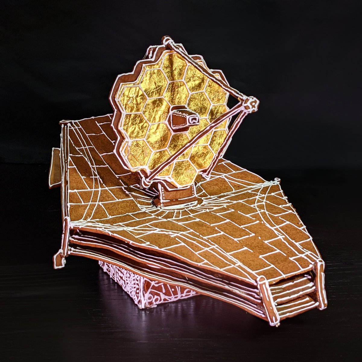 This year’s gingerbread! 
The mirror is made with gold leaf and candy glass
#JWST