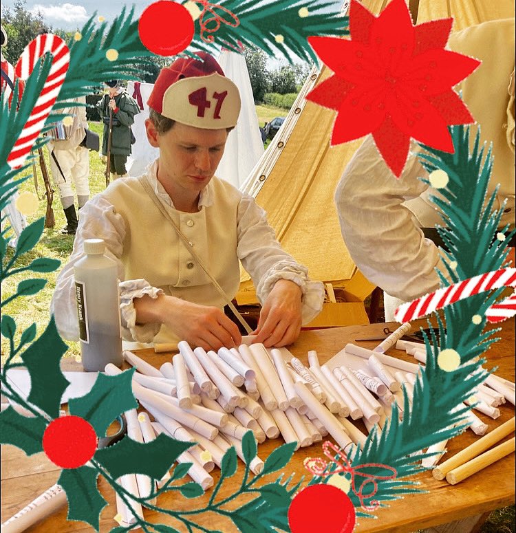 Last minute wrapping .. from all of 47th we wish you a very Merry Christmas! 🎅🎄🎁 #redcoats #campfollowers #18thcentury #awi #revwar #americanwarofindependence #reenactment #reenactors #festive #christmas #merrychristmas🎄