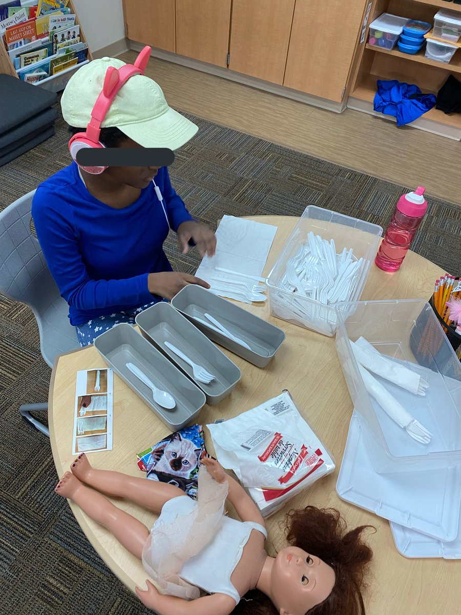 CallMeMoprah's tweet image. #TaskBoxes we already have are: silverware rolling, flashlight assembly, a lot fine motor pattern matching/number skills, and not pictured we have mail sorting and sock matching/rolling. So we have *some* but I need more! And better!