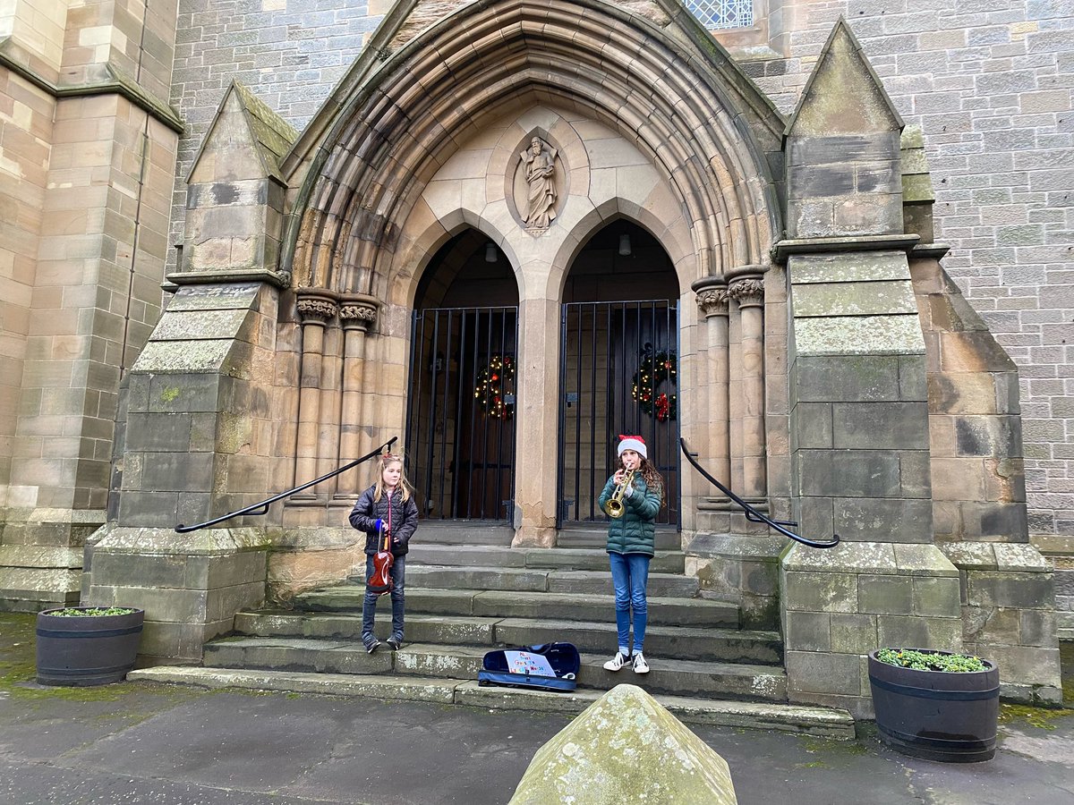 HUGE thanks to Zoe Lockett and Isobel Fisher who busked their Christmas tunes to shoppers on North Berwick high street today, in aid of Leuchie! They raised £77 for us 🙌 !! We hope they’re back home, cosy and warm with a mince pie 🥧 and mulled apple juice by now.