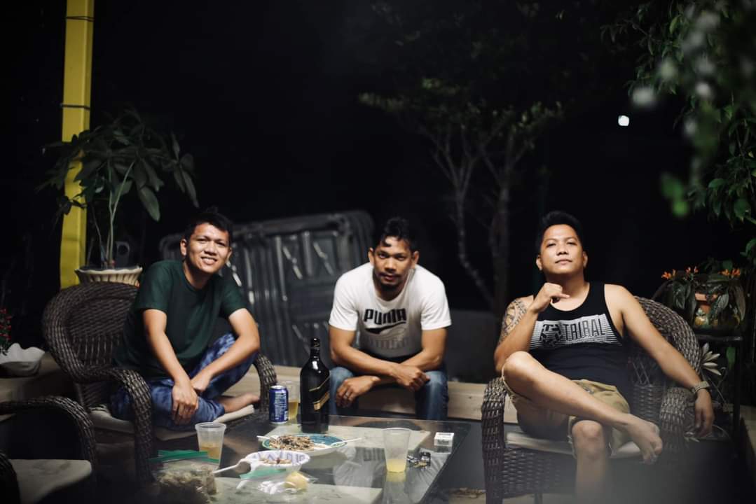 polidojakee's tweet photo. Merry Christmas sa inyo mga tropa! 🎄🎉🍻 Tulugan na 😴 https://t.co/FzfFi1h7qz