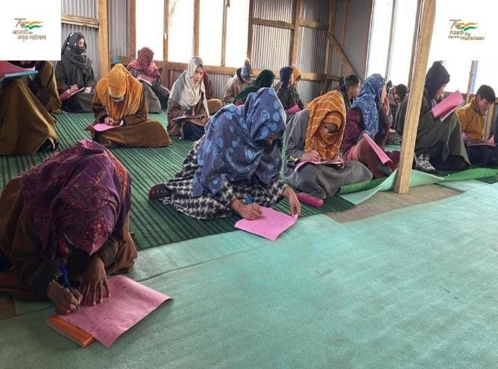 gowherAly's tweet photo. "Drawing is not what one sees but what one can make others see."
To help local children improve their skills in Drawing & Painting a Competition was organized at Paragon Primary School #Mantarbug, Shopian by #IndianArmy .
#Kashmiri
#education
#motivation
@AdobeDrawing https://t.co/twVwuyfrBo