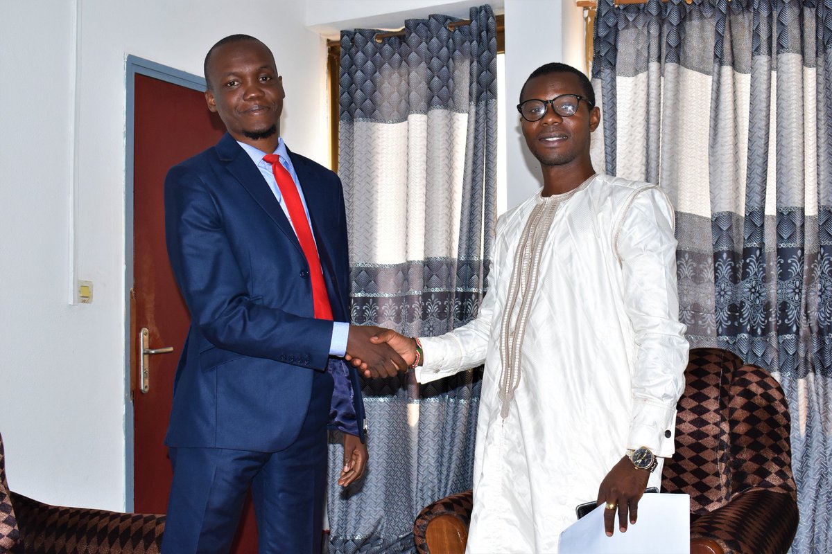 bachir97's tweet photo. J’ai été reçu aujourd’hui par le Directeur de Cabinet, du Ministre de la promotion de la jeunesse, des sports et de l’éducation civique dans le cadre de ma mission de défenseur de la Charte Africaine de la Jeunesse en République Centrafricaine.
#AficanYouthLead #AYCHustlers https://t.co/QXpuhBBb5G