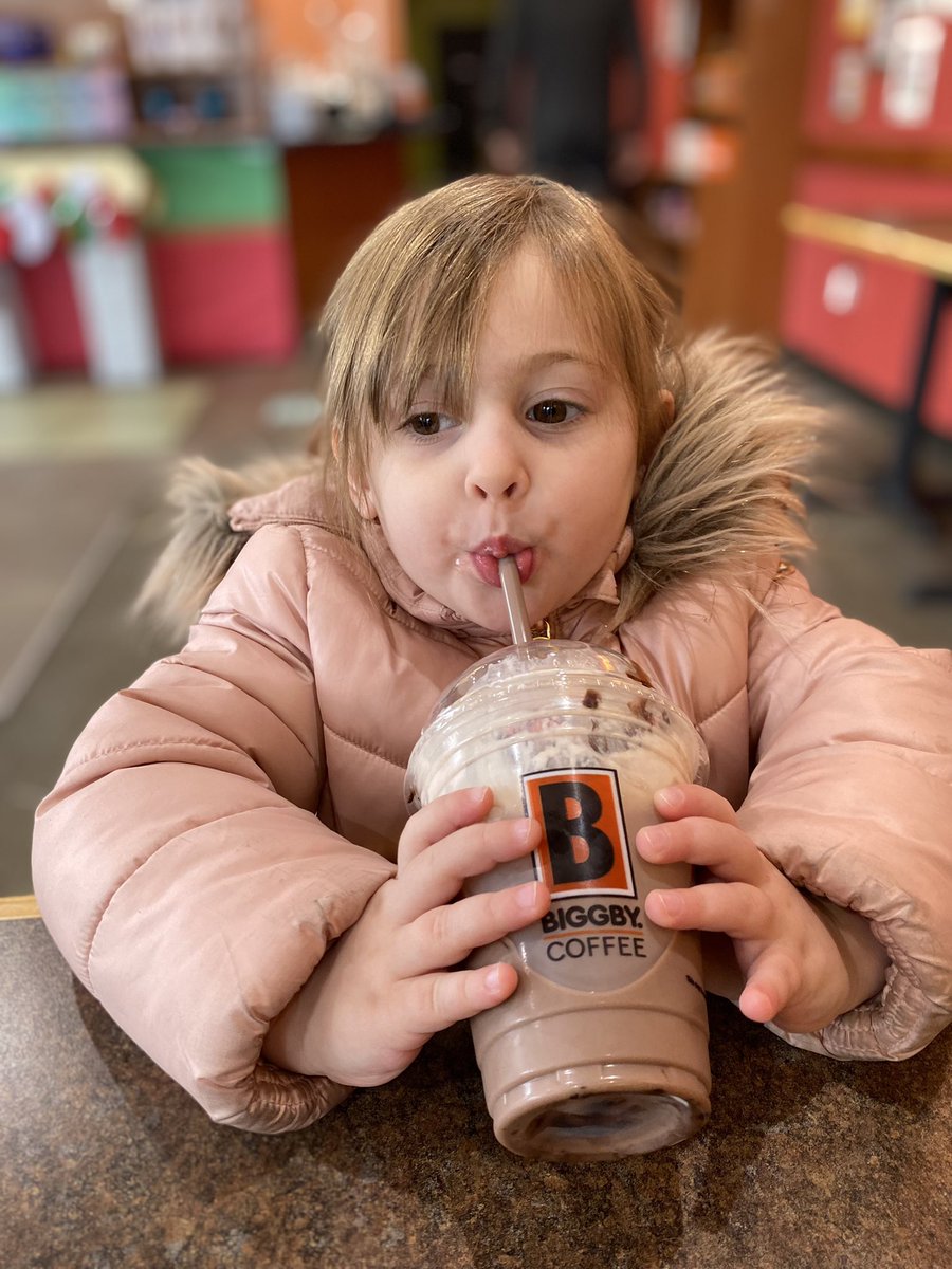 linzoux11's tweet photo. @BIGGBYCOFFEE Laila’s 1st Biggby and it was Magical ✨💕 Thank you @BIGGBYCOFFEE E Long Lake Rd, Troy, MI https://t.co/PGCsAIJv4Q