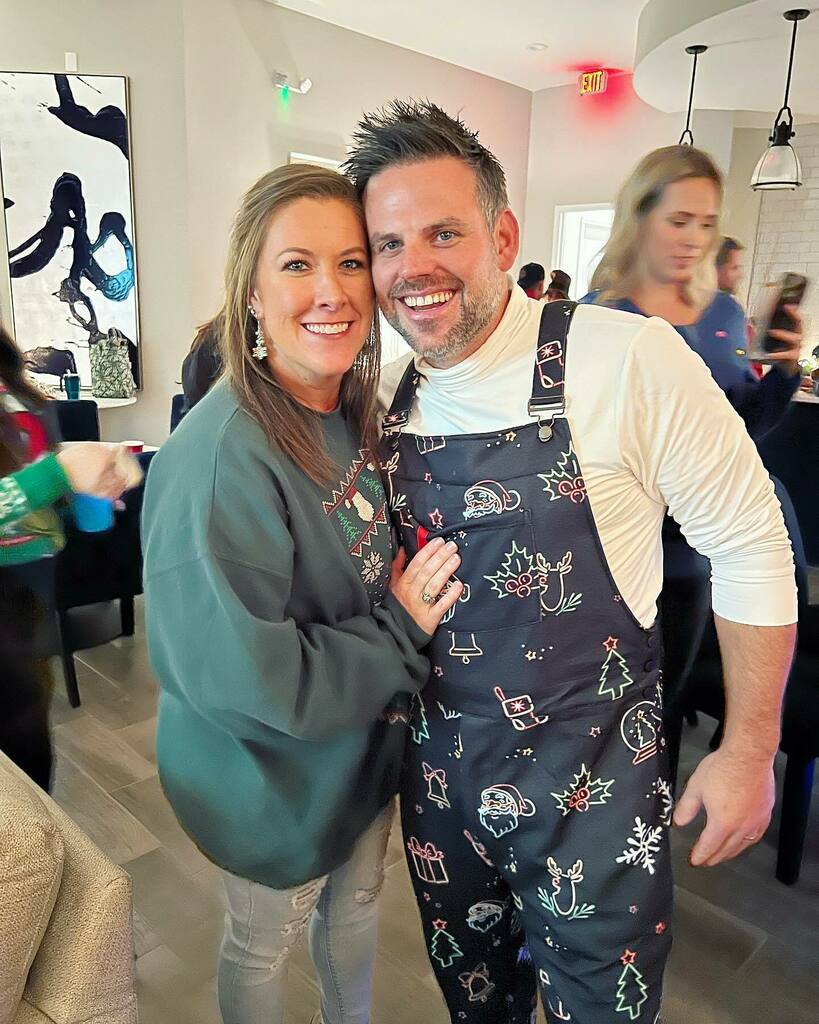 Another fun night in the hickey hider with the hickey maker 🥰🎄 instagr.am/p/CX3s_PtrOIR/