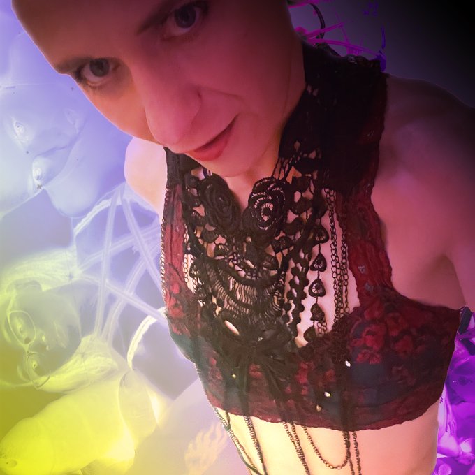 Update: MUST get organized!  I wrote ~5000 words last night, increasing my epic to a total of 9000 words<a href="/tag/photography"class="tags"><span>#photography</span></a><a href="/tag/9mm"class="tags"><span>#9mm</span></a><a href="/tag/nonbinaryartist"class="tags"><span>#nonbinaryartist</span></a><a href="/tag/killyourt"class="tags"><span>#killyourt</span></a>