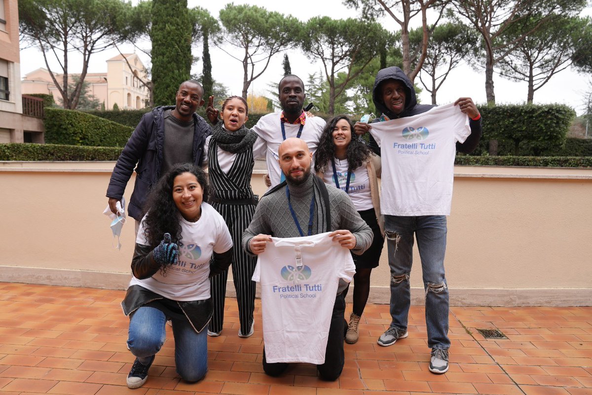 ESFratelliTutti's tweet image. Después del encuentro global en Roma, en la #EPFT continuamos con nuestro programa digital y nos focalizamos en un gran desafío que tenemos por delante