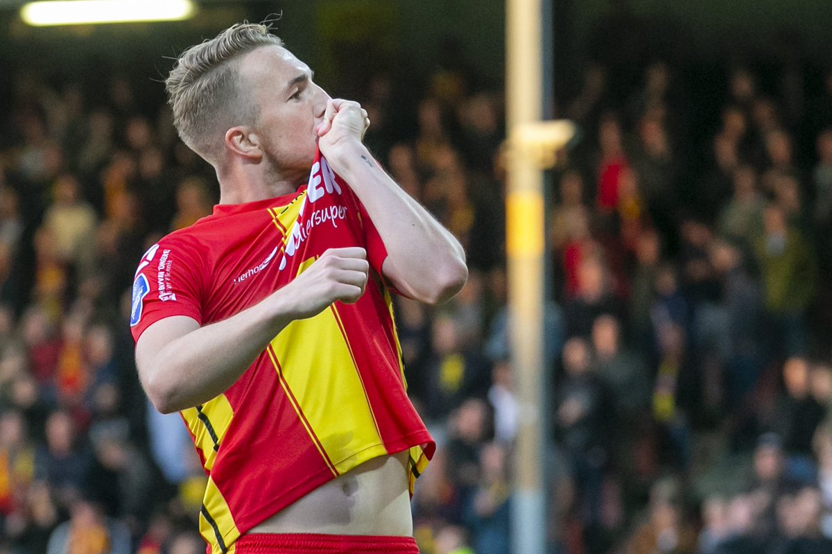 Wat een jaar was dit.. met veel mooie &amp; leerzame momenten. Ik wens iedereen hele fijne feestdagen toe. Hopelijk tot snel in een kolkende Adelaarshorst ! ❤️💛🦅 <a href="/GAEagles/">Go Ahead Eagles 🦅</a>
