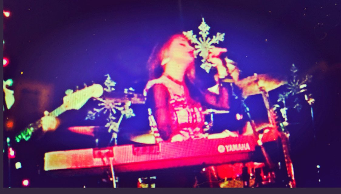 🌲✨Happy Holidays to all! ✨🌲Looking forward to a brighter new year!