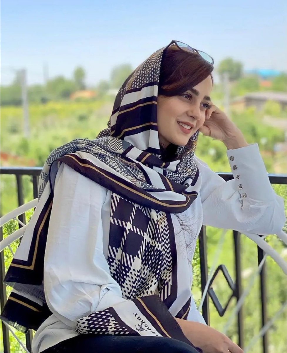 .قُبلة فيّ.،
سِياق الحَدِيثِ.
كَافِية لإغوائي.،