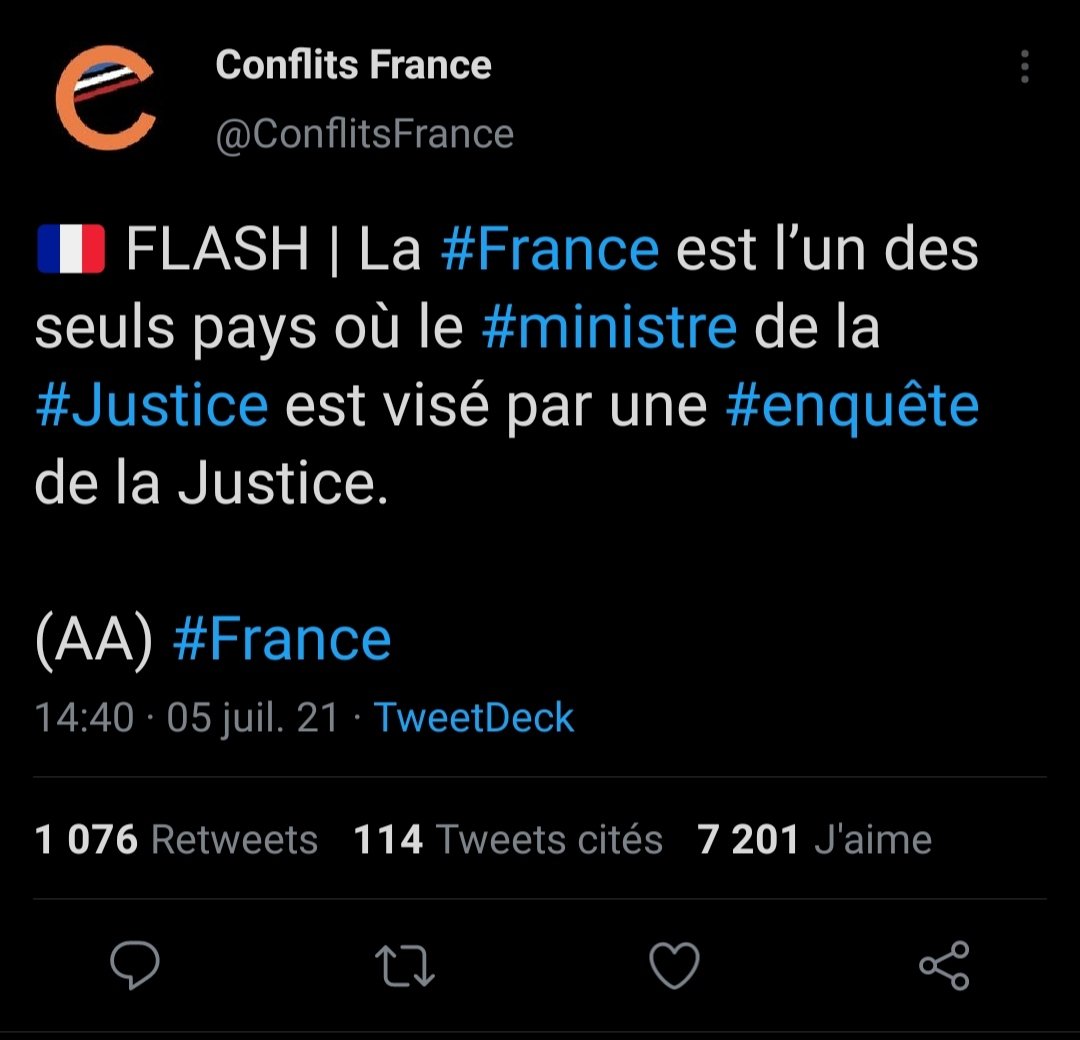 kidankas's tweet photo. Mes darons qui préparent un verre de lait et un biscuit pour le Père Noël https://t.co/I3JlDf0xWT
