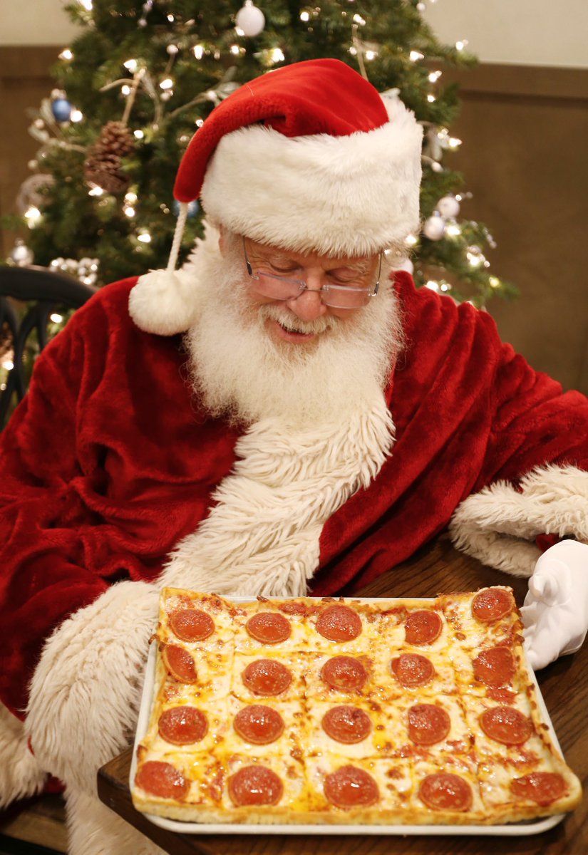 🎅 #ChristmasEve GIVEAWAY 🎅

RETWEET &amp; FOLLOW
to be entered to a $50 #LedoPizza Gift card!

(1 Winner picked at 9pm 12/24/21)

🎄Having Friends and Family over tonight? Let LEDO do the cooking! 

Fast. Easy. Fresh. Order Online!

order.LedoPizza.com
