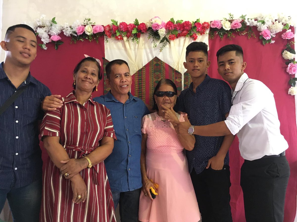 Kennetic143's tweet photo. Merry Christmas from my family to yours 🎉❤️ https://t.co/KLTrDSBE5N