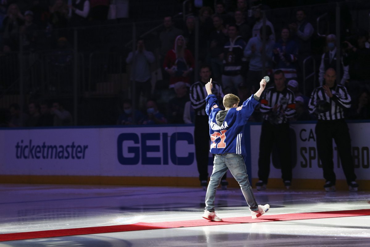 gardenofdreams's tweet photo. Last week, Garden of Dreams Night brought out our stars at the @NYRangers game, where our young people got to shine in various in-arena activities. To celebrate the holiday spirit, here are some of our favorite moments from the evening! 💙 #GDFNight #DreamBig https://t.co/n24Rk39s8b