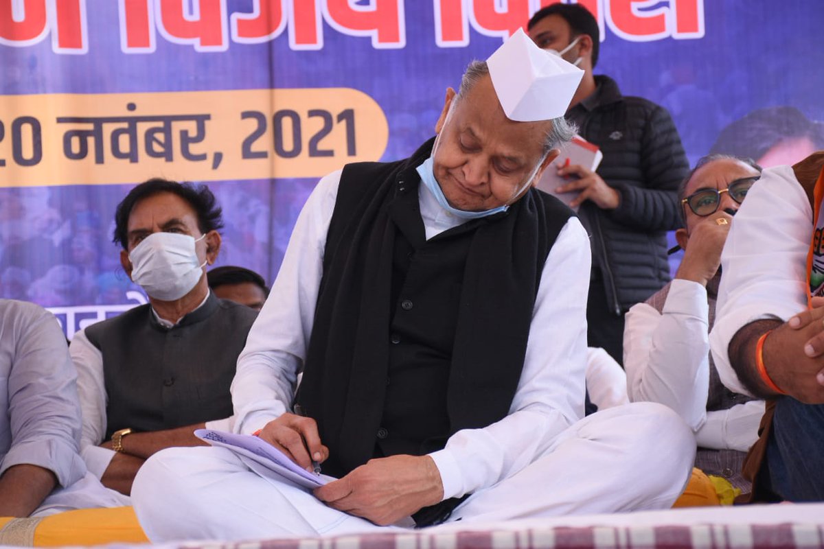 SukhveerHooda's tweet photo. कुछ प्रशन्न जो लोग अक्सर हमसे पूछते है 
●आप विपक्ष का साथ क्यो नही लेते ?
●विपक्ष आपका साथ क्यो नही देता ?
●गहलोत के खीलाप नारे क्यो नही लगाते ?

जवाब एक है ..
क्योकि IT में पिछले 25 साल में 8000 नॉकरी  गहलोत जी ने दी है ✍️ BJP ने 0
#कंप्यूटर_भर्ती  
@artizzzz @rcchoudhary1 https://t.co/Kx8UCNm9eT
