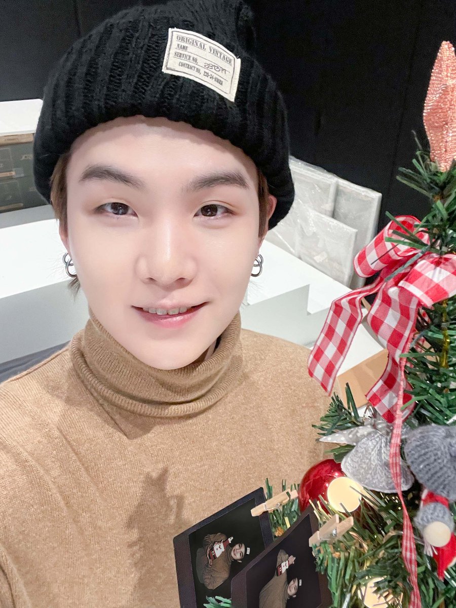daeguboyoficial's tweet photo. 겨울엔 귤입니다 🍊❄
귤 많이 먹는 행복한 연말 되세요!🎄

Es temporada de mandarinas 🍊❄
¡Felices fiestas comiendo muchas mandarinas! 🎄🍊

#HappyHolidaysᴿᴾ #MerryChristmasᴿᴾ https://t.co/MWJYQ5Uifo