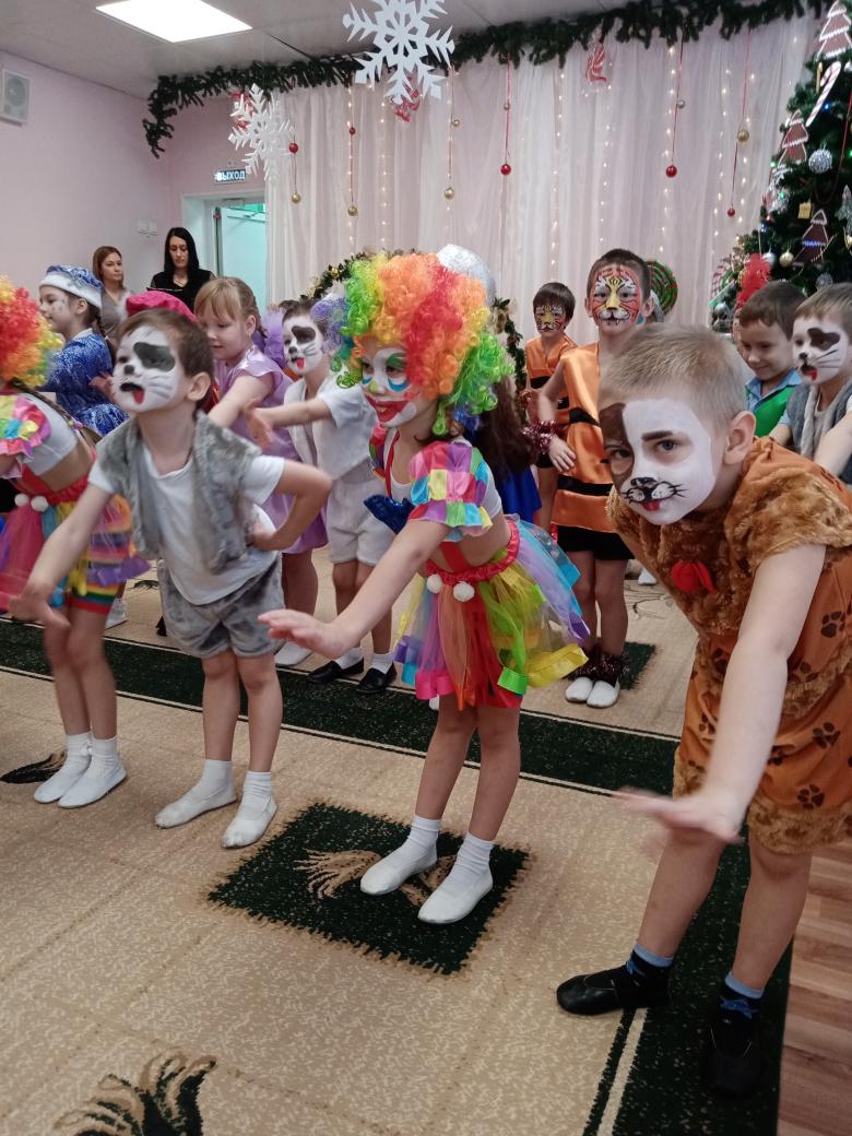 Праздничное настроение получили дети и взрослые на ярком новогоднем цирковом представлении!