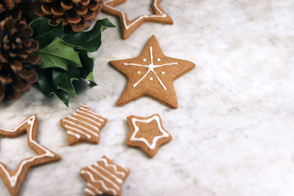 The only night of the year that 𝙘𝙤𝙤𝙠𝙞𝙚𝙨 𝙖𝙣𝙙 𝙘𝙖𝙧𝙧𝙤𝙩𝙨 go together...🍪🥕 

#ChristmasEve #SantaIsComing #Christmas