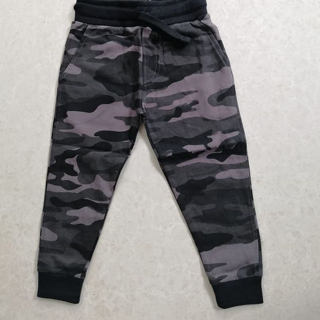 Military printed track pants
Age:1-7
Delivery available
DM for orders
.
.
.
#kidswear #boysdress #dresses #clothing #pant #fashion #trending #boys #childrenwears