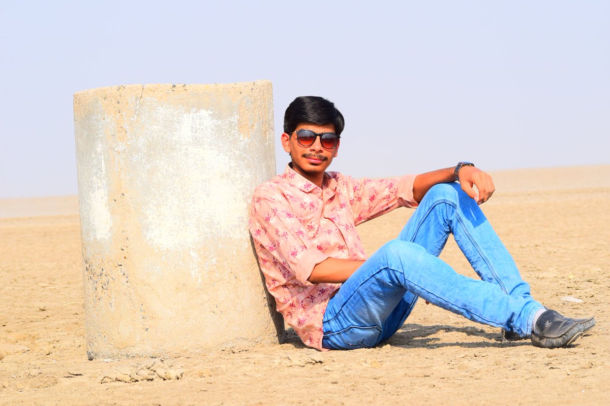 cm_youngistan's tweet photo. 😎Creat Your Own World😎
.
.
.
#CM 👑 https://t.co/2IH0fAjGcx