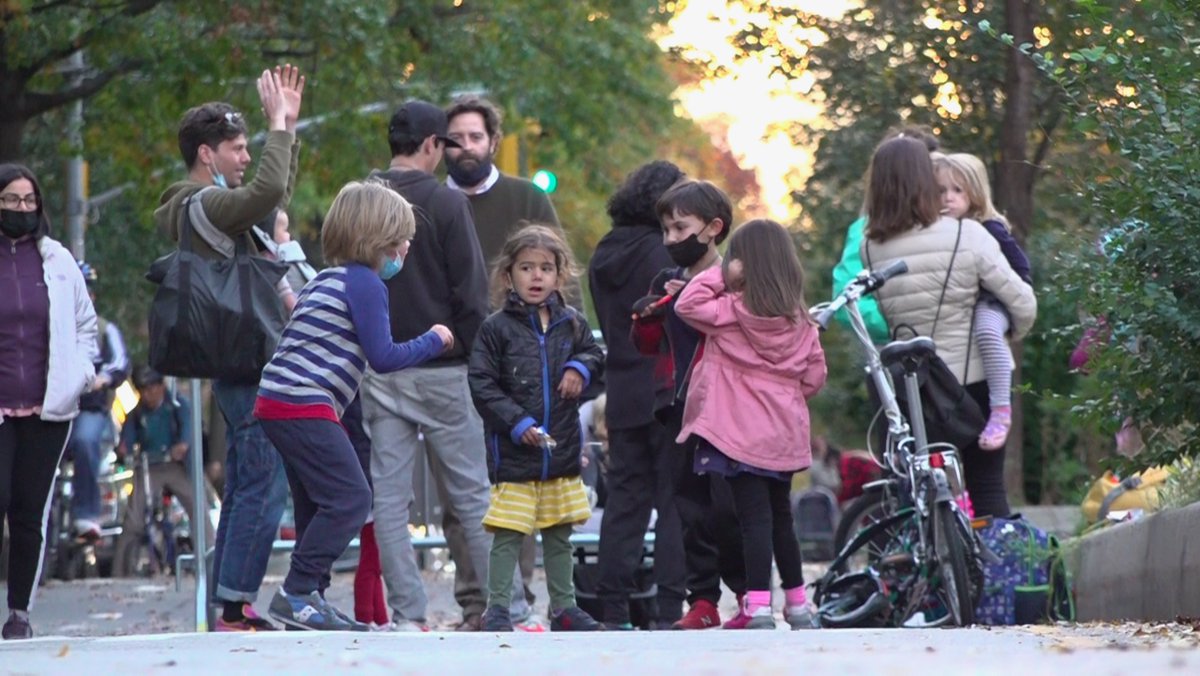 OpenPlans's tweet photo. So it turns out Queens has the most delightful of #OpenStreets on 34th Ave. It's a community treasure, it's here, and it's a model for everywhere else in our great city. @ericadamsfornyc @NYCMayorsOffice #WeNeedMore #FirstHundredDays https://t.co/d7a7edejm5