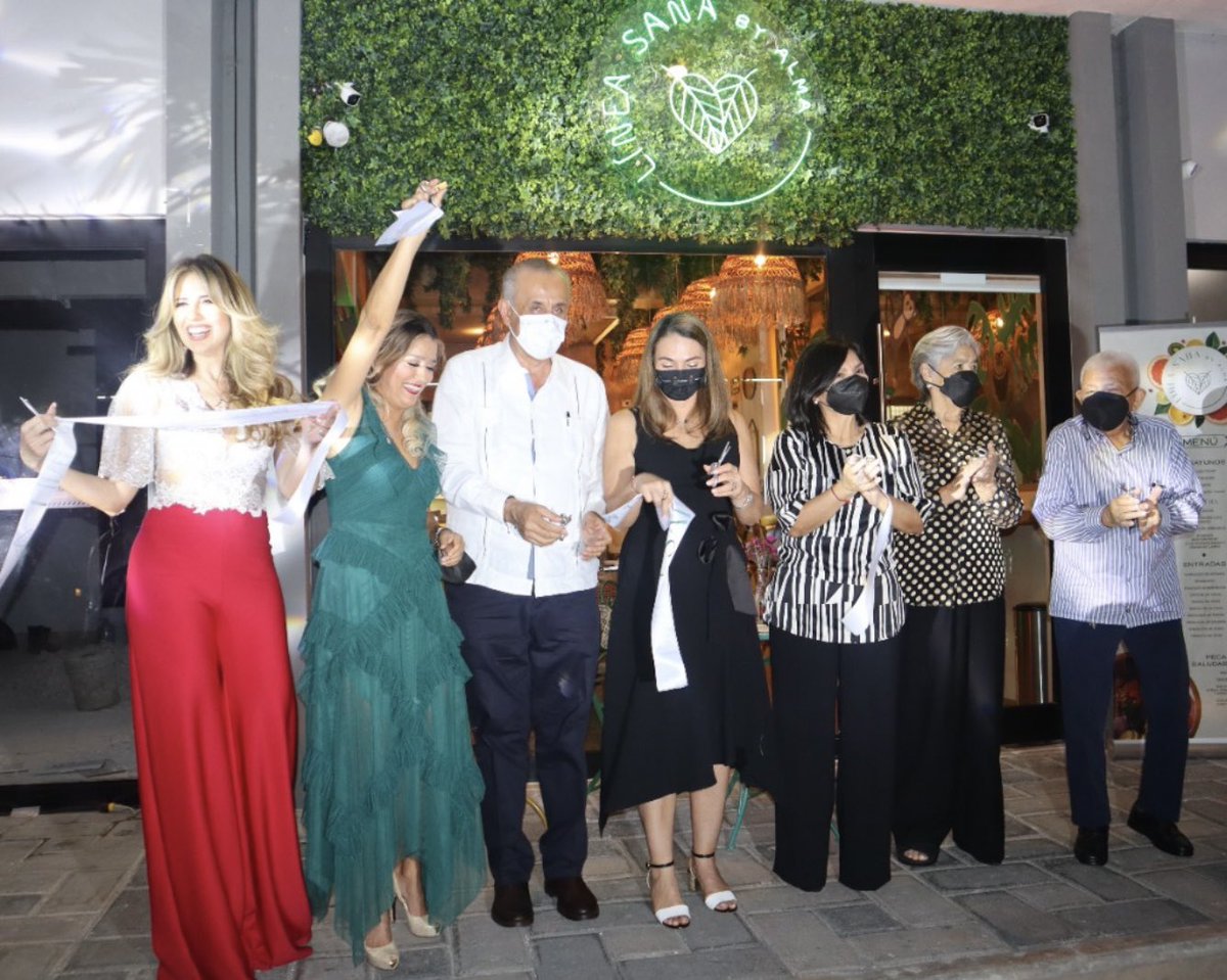 Felicidades a la guerrera  <a href="/almarlc1/">alma lagunas</a> por la apertura de LÍNEA SANA, opción en Tabasco para una alimentación saludable. Cortan listón sus padres y el gobernador <a href="/cmmerino/">Carlos Manuel Merino Campos</a> y su esposa Lupita; la alcalde de <a href="/GobCentro/">Ayuntamiento de Centro</a> <a href="/YolandaOsunaH/">Yolanda Osuna Huerta</a> y la triunfadora <a href="/rbigorra/">Raquel Bigorra</a> ¡Va por tí, Tabasco!.