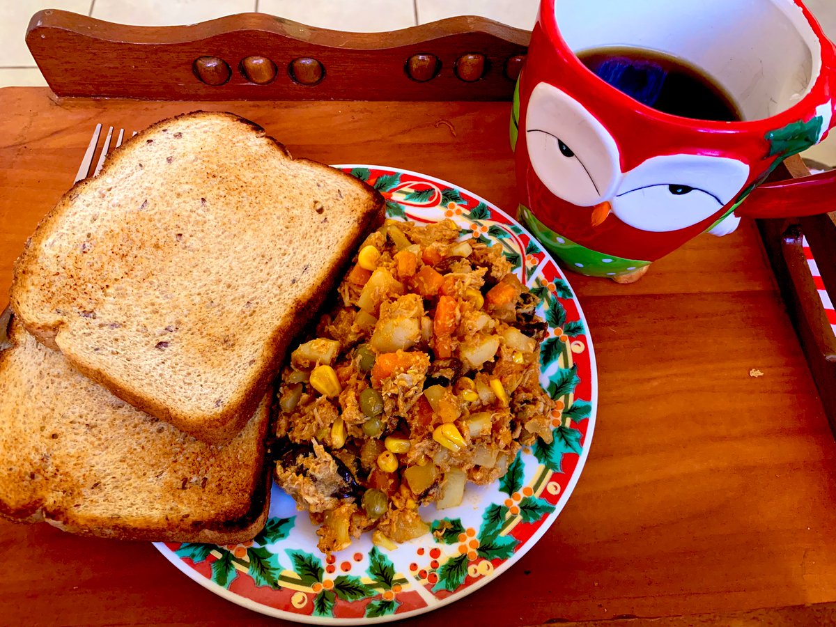 FloryCantoX's tweet image. Hoy se desayuna relleno 🐽

#XmasMood 🎄