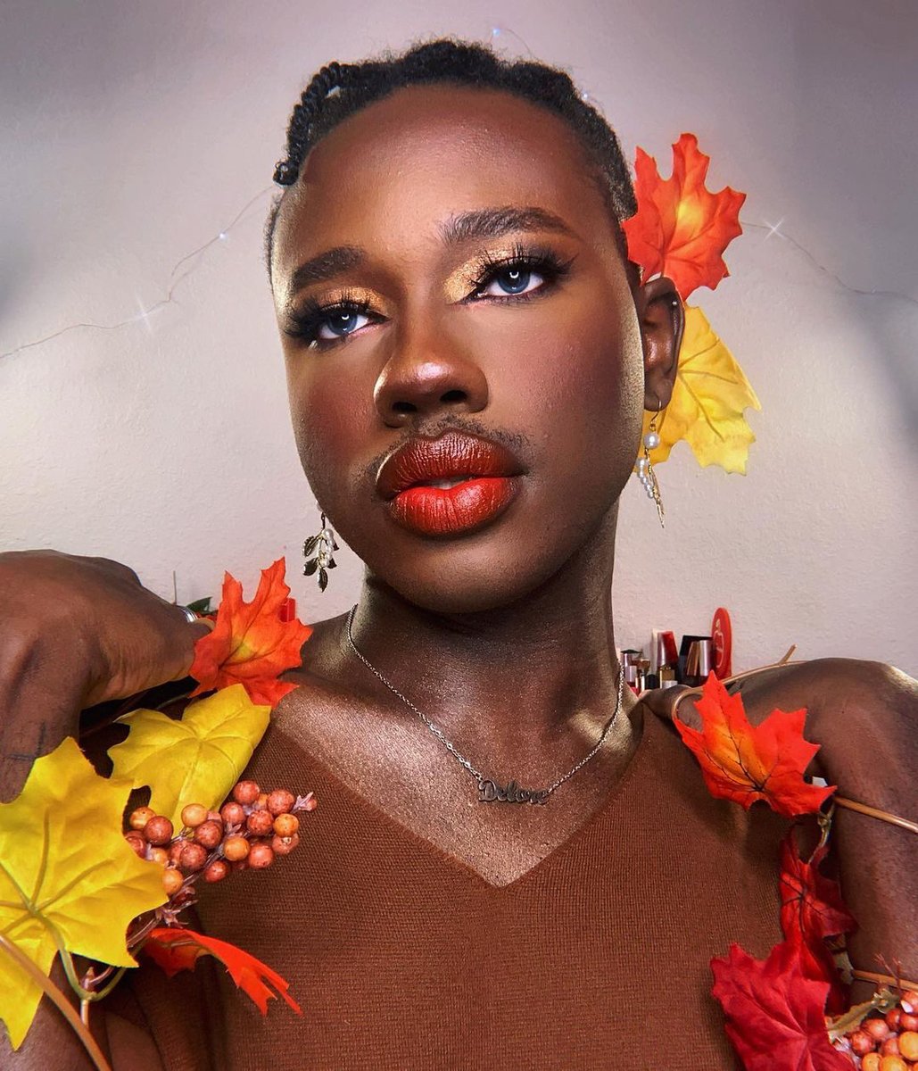 aevabeautyllc's tweet photo. Merry Christmas Evev Aeva babes ! Here’s @jmdelore with some Fall Makeup! Christmas is coming around so fast! It’s incredible! The Aeva Beauty team hopes you are all spending wonderful holidays!
#brownskingirls #melaninmagic #melaninpoppin #editorialmakeup #makeupforblac https://t.co/eBgUfKPxU1