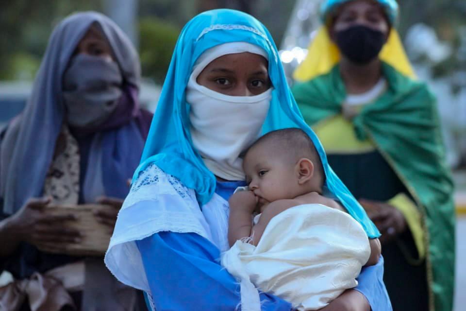 NicolasMaduro's tweet photo. Unidos en nuestra fe, nos encontramos frente al pesebre que simboliza el amor y la esperanza por el nacimiento del Cristo de los humildes. Es un día de profunda espiritualidad, en el que debemos conectarnos con los valores de nuestro Señor Jesucristo. https://t.co/3FGztTMnmE