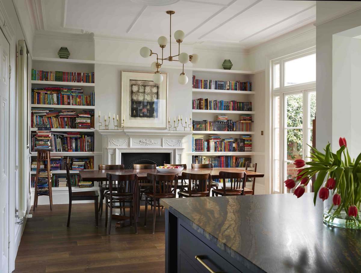 Elegant and refined - we’re taking inspiration from this open-plan dining room, seamlessly connecting to the Linear kitchen to create the perfect family space.

Discover our Linear range: bit.ly/3nGzaip