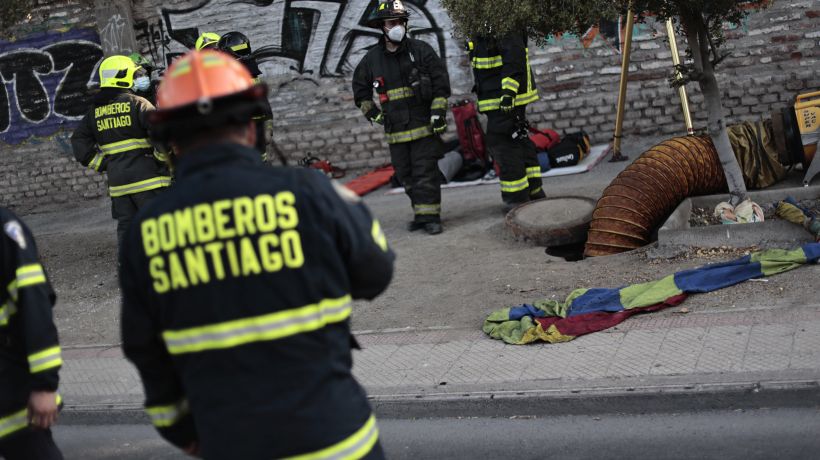 Encuentran a persona calcinada al interior de cámara subterránea en Santiago dlvr.it/SFzG93