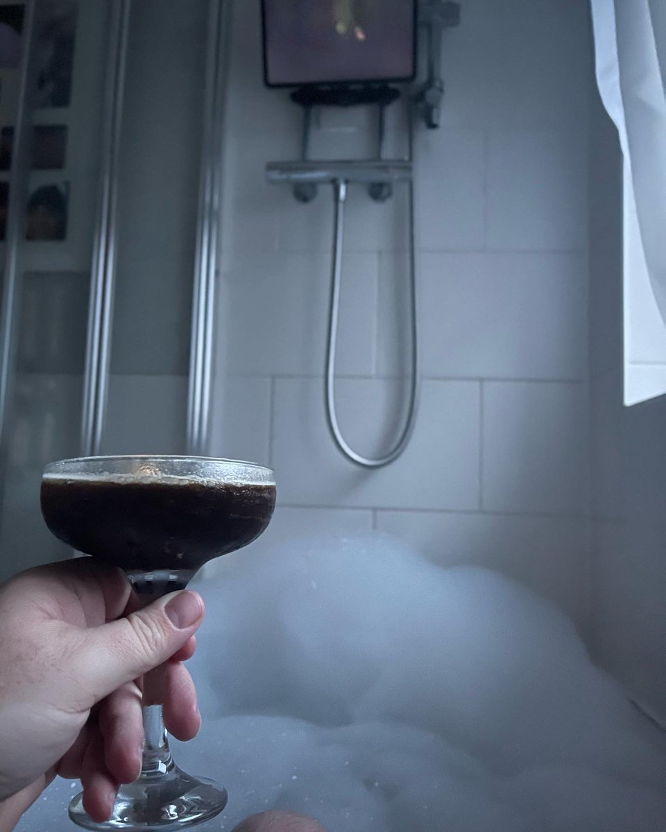 boybaileyspeaks's tweet photo. #cocktailsinthebath if it isn’t a thing in your life, make it a thing. This delicious salted caramel espresso martini from the folks at @letterboxtweet is a game changer #XmasEve https://t.co/dlwIZ7epha