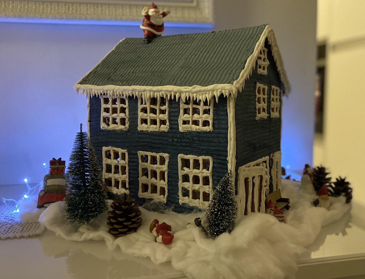 Gleðileg jól kæru ættingjar og vinir, njótið vel yfir hátíðarnar. Ást og friður.