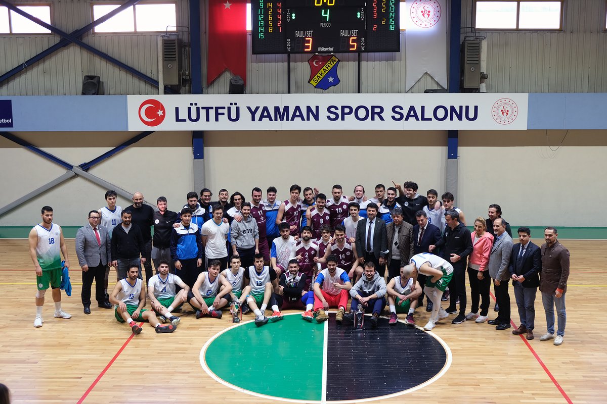 🏀 Türkiye Üniversiteler Basketbol Şampiyonası 2. Ligi'ni finalde Eskişehir Teknik Üniversitesi'ne 54-48 mağlup olarak 2'inci sırada tamamladık.

Öğrencilerimizi ve katılım sağlayan tüm takımları tebrik ediyoruz. Önümüzdeki yıl hedef 1. Lig 😉