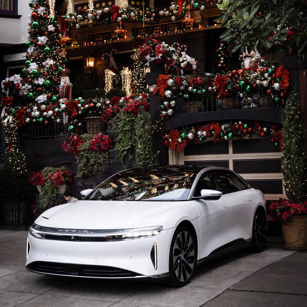 LucidMotors's tweet photo. Deck the driveways. #LucidAir #HappyHolidays https://t.co/Sg8ui53wmo
