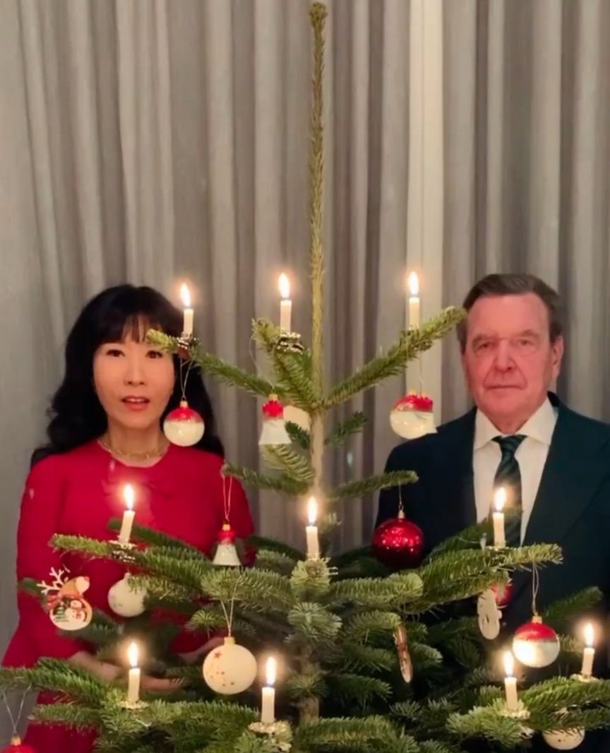 profhams's tweet photo. Seit 3 Tagen in Gefangenschaft des Weihnachtsmanns https://t.co/ZF2FEZMciS