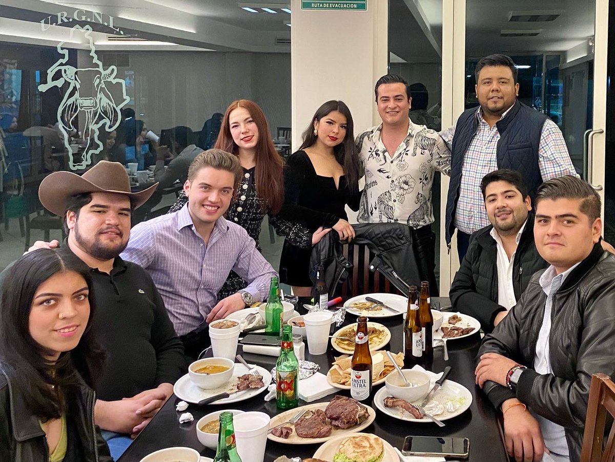 Alianza2030's tweet photo. Posada Alianza 2030. Siempre será bueno reencontrarnos y hacer equipo. ¡Felices fiestas! 🎄 #Alianza2030 https://t.co/CaI7hgimD2