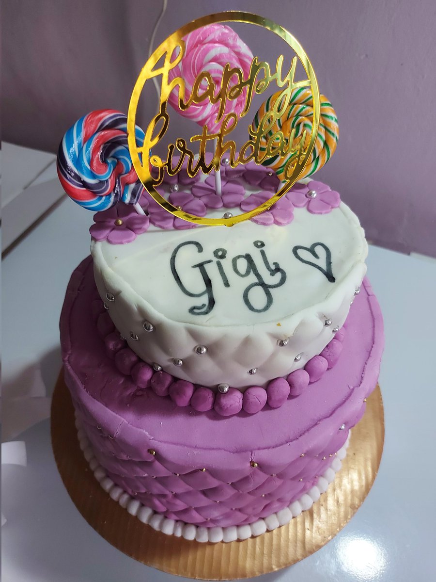 amon_mulyowa's tweet photo. U  hit a Land mark 100 cakes this week since you started making cakes. You taught your self how to make these cakes. I remember the disappointment u always got when the product wasn't always good. U pressed on and here we are with #MichysBakery. https://t.co/5IgEBgBv6q