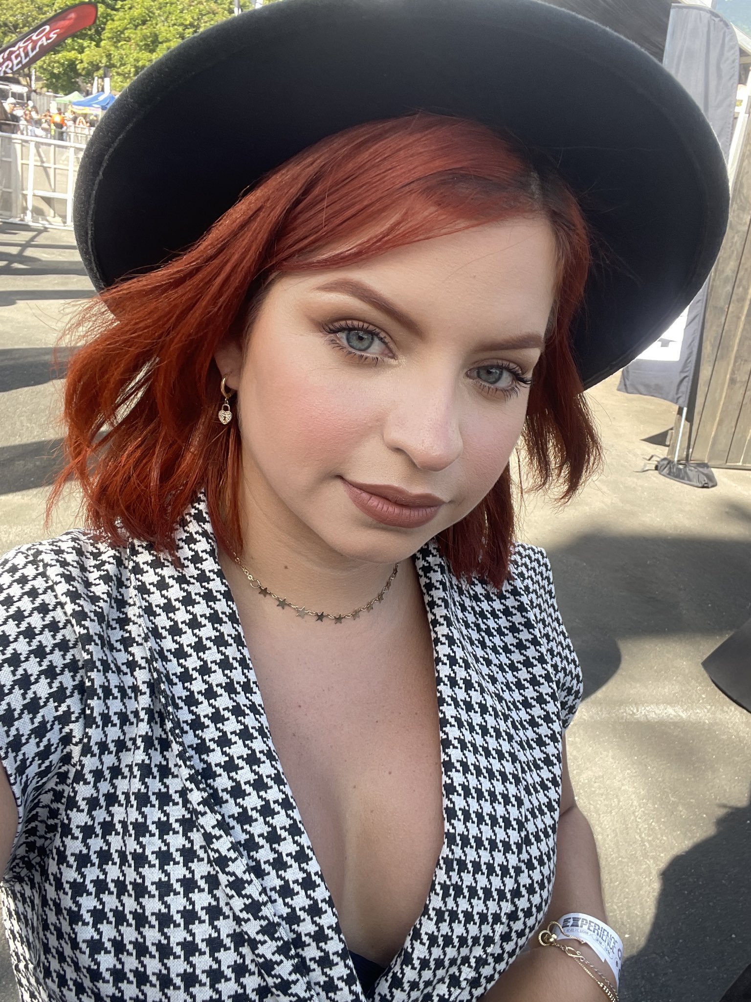 La influencer Marian y ya estrenó canción "Fake"